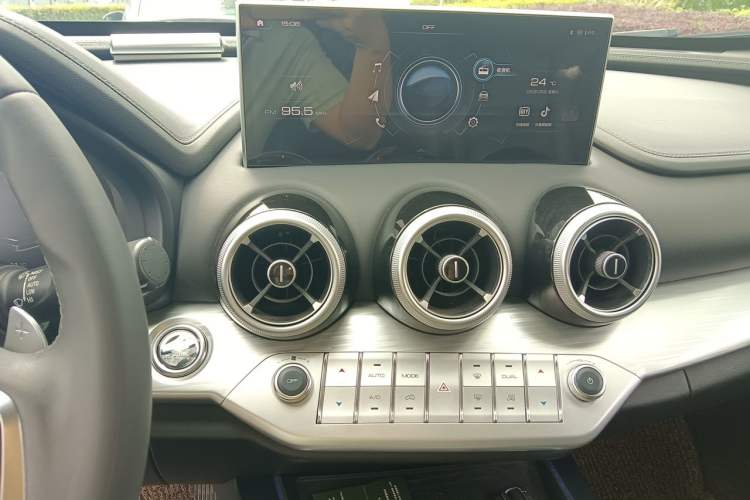 Used Wey VV7 2020 2.0T Flagship Edition Audio And AC Panel