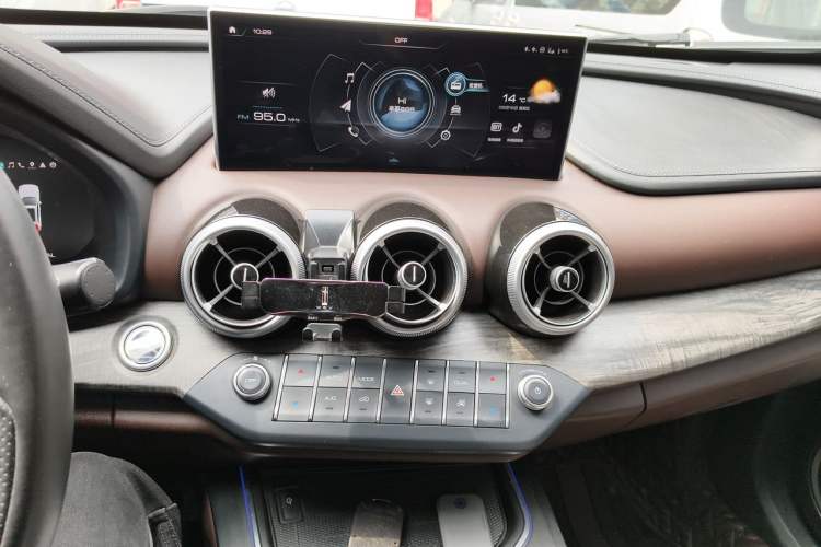 Used Wey VV7 2020 2.0T Flagship Edition Audio And AC Panel