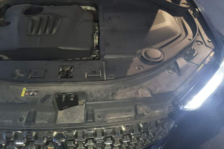 Used Wey VV7 2020 2.0T Flagship Edition Engine Bay Left