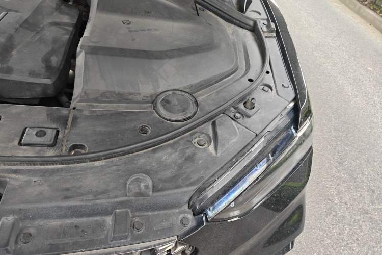 Used Wey VV7 2020 2.0T Flagship Edition Engine Bay Left