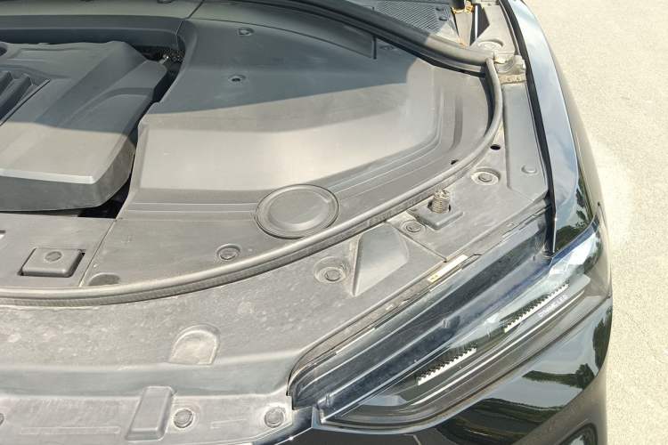 Used Wey VV7 2020 2.0T Flagship Edition Engine Bay Left