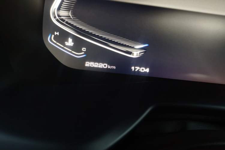 Used Wey VV7 2020 2.0T Ultra-Luxury Version Odometer Close Up