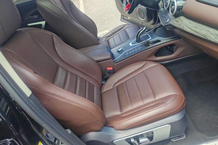 Used Wey VV7 2020 2.0T Ultra-Luxury Version Right Front Seat