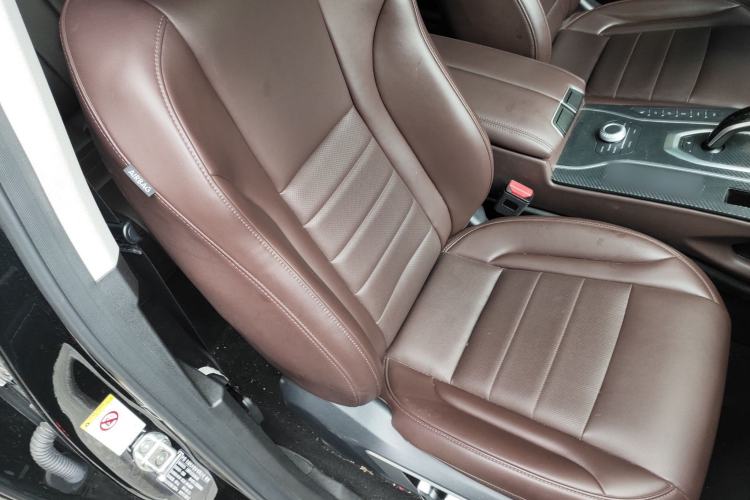 Used Wey VV7 2020 2.0T Ultra-Luxury Version Right Front Seat