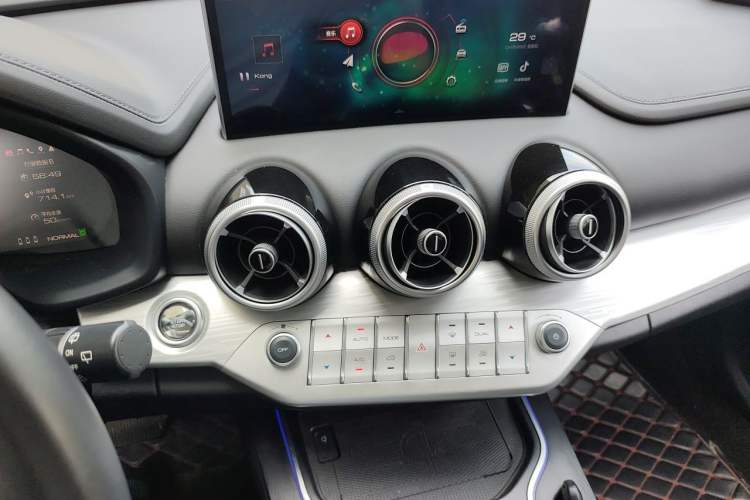 Used Wey VV7 2020 2.0T Flagship Edition Audio And AC Panel