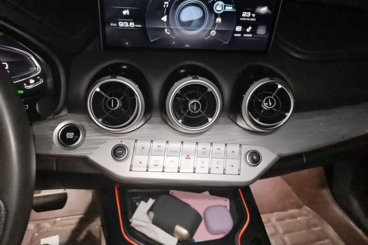 Used Wey VV7 2020 2.0T Flagship Edition Audio And AC Panel