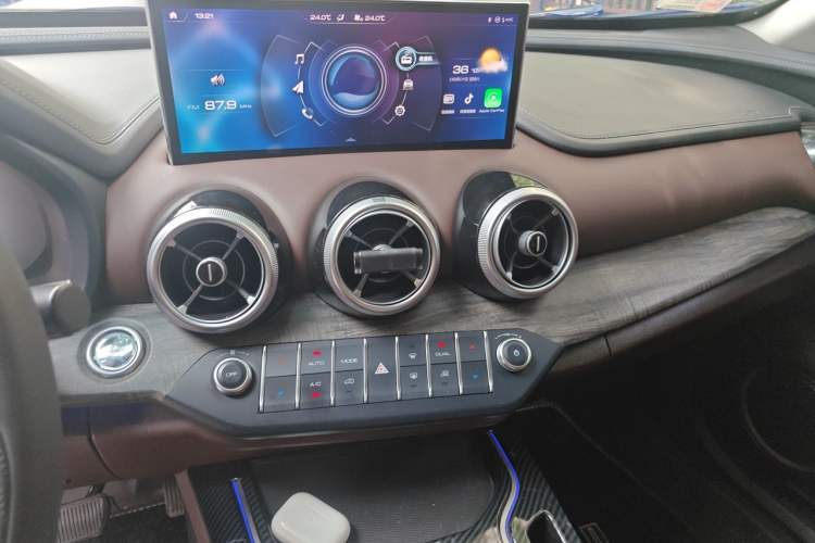 Used Wey VV7 2020 2.0T Ultra-Luxury Version Audio And AC Panel