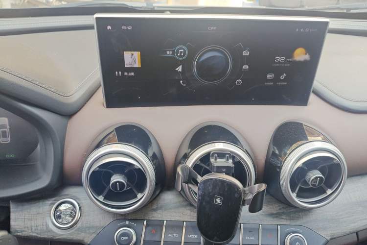 Used Wey VV7 2020 2.0T Flagship Edition Audio And AC Panel