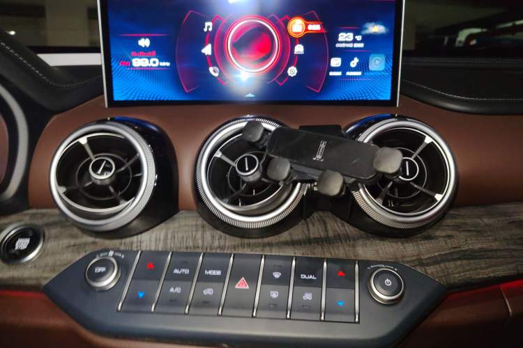 Used Wey VV7 2020 2.0T Flagship Edition Audio And AC Panel
