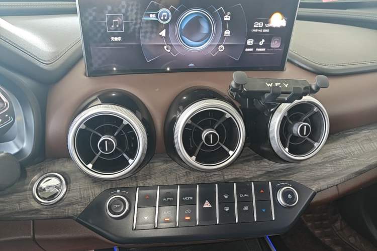 Used Wey VV7 2020 2.0T Flagship Edition Audio And AC Panel
