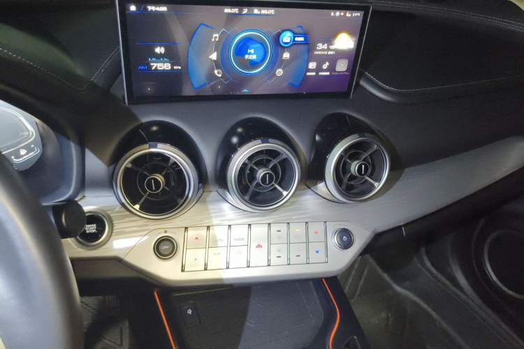 Used Wey VV7 2020 2.0T Flagship Edition Audio And AC Panel