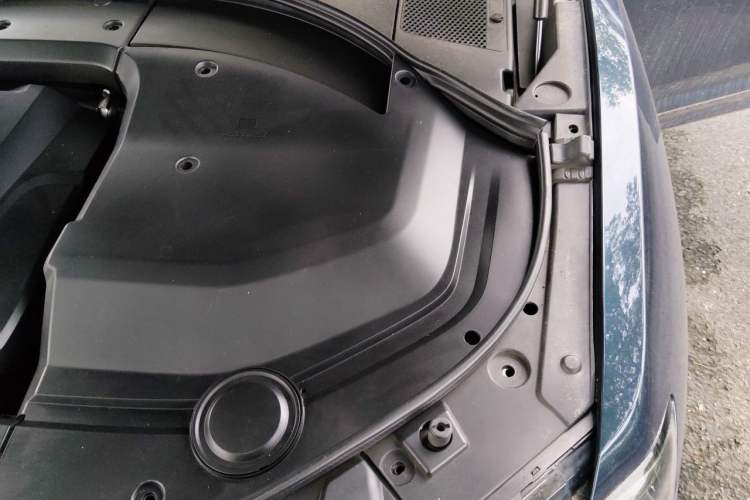 Used Wey VV7 2020 2.0T Flagship Edition Engine Bay Left