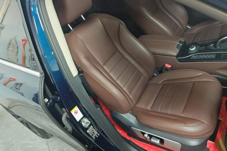 Used Wey VV7 2020 2.0T Ultra-Luxury Version Right Front Seat