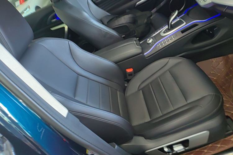 Used Wey VV7 2020 2.0T Ultra-Luxury Version Right Front Seat