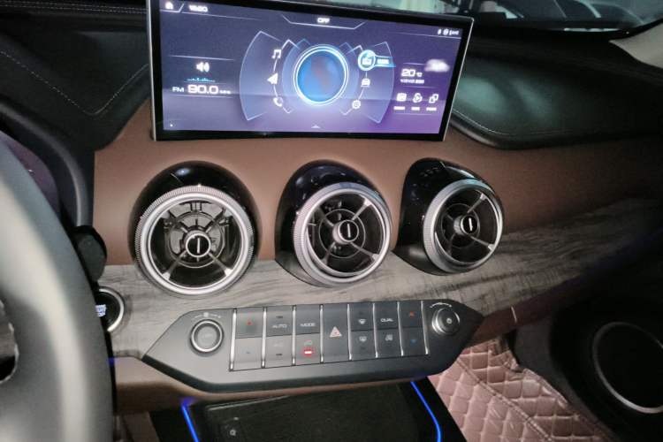Used Wey VV7 2020 2.0T Flagship Edition Audio And AC Panel