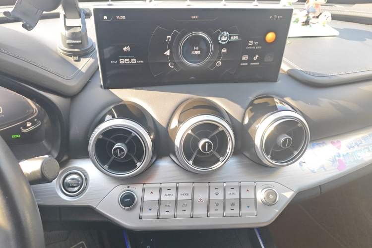 Used Wey VV7 2020 2.0T Flagship Edition Audio And AC Panel