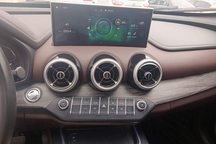 Used Wey VV7 2020 2.0T Flagship Edition Audio And AC Panel