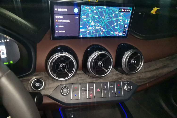 Used Wey VV7 2021 2.0T Technology Edition Audio And AC Panel