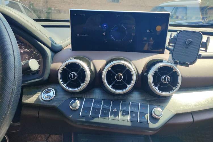 Used Wey VV7 2021 2.0T Technology Edition Audio And AC Panel