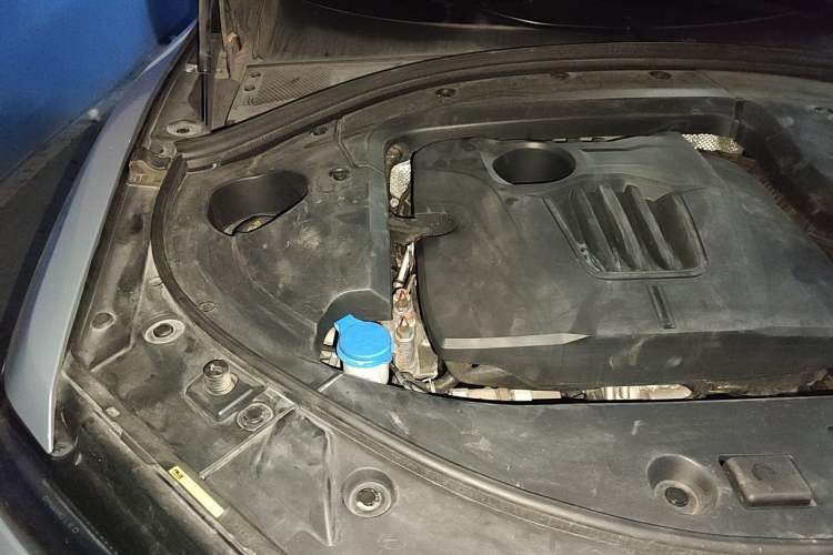 Used Wey VV7 2021 2.0T Technology Edition Engine Bay Right