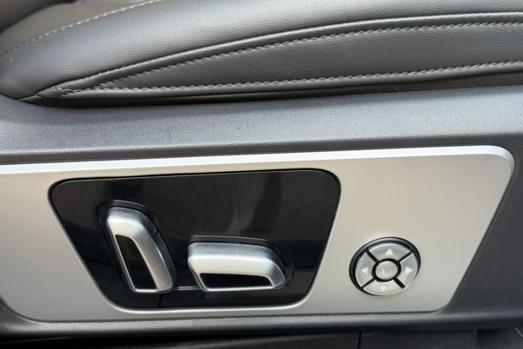 Used Wey VV7 2021 2.0T Technology Edition Interior 8