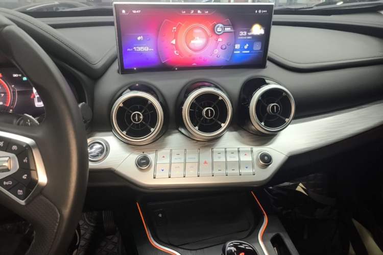 Used Wey VV7 2021 2.0T Technology Edition Audio And AC Panel