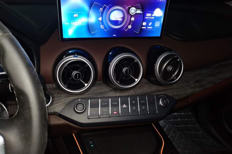 Used Wey VV7 2021 2.0T Technology Edition Audio And AC Panel