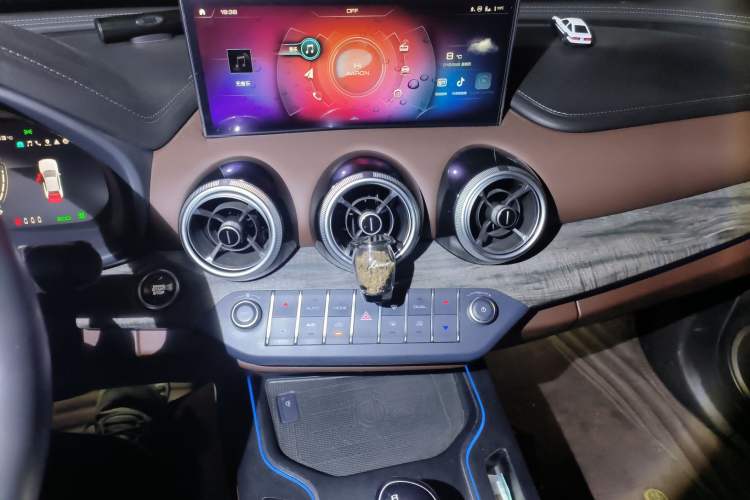 Used Wey VV7 GT 2020 2.0T Flagship Edition Audio And AC Panel