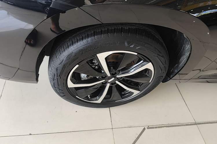 Used Wey VV7 GT 2020 2.0T Flagship Edition Left Front Wheel Hub