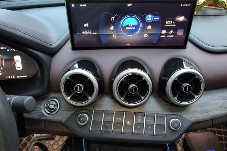 Used Wey VV7 GT 2020 2.0T Flagship Edition Audio And AC Panel