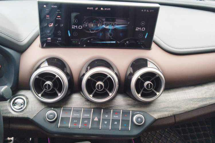 Used Wey VV7 GT 2020 2.0T Flagship Edition Audio And AC Panel