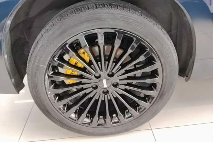 Used Wey VV7 New Energy 2020 PHEV 2.0T Flagship Model Right Rear Wheel Hub