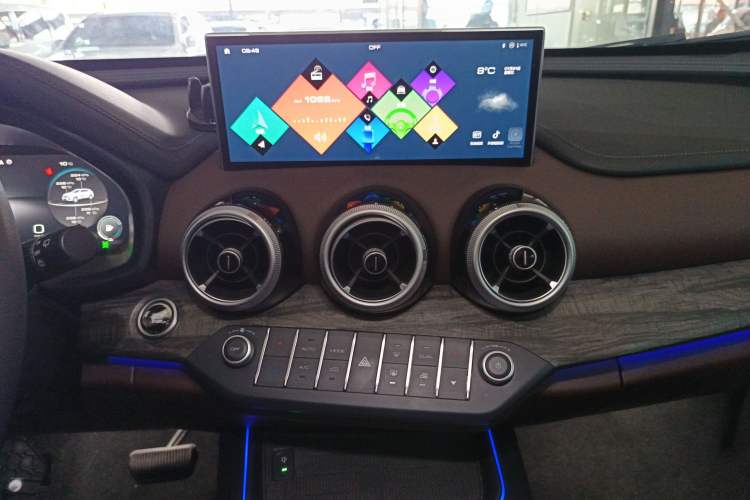 Used Wey VV7 New Energy 2020 PHEV 2.0T Flagship Model Audio And AC Panel