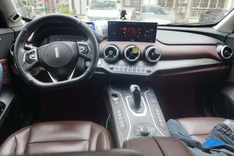 Used Wey VV7 New Energy 2020 PHEV 2.0T Flagship Model Center Console