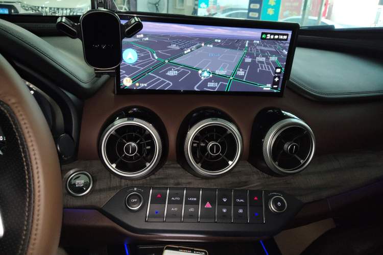 Used Wey VV7 New Energy 2020 PHEV 2.0T Flagship Model Audio And AC Panel