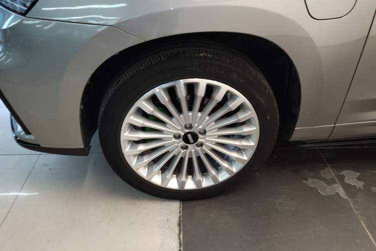 Used Wey VV7 New Energy 2020 PHEV 2.0T Flagship Model Left Front Wheel Hub