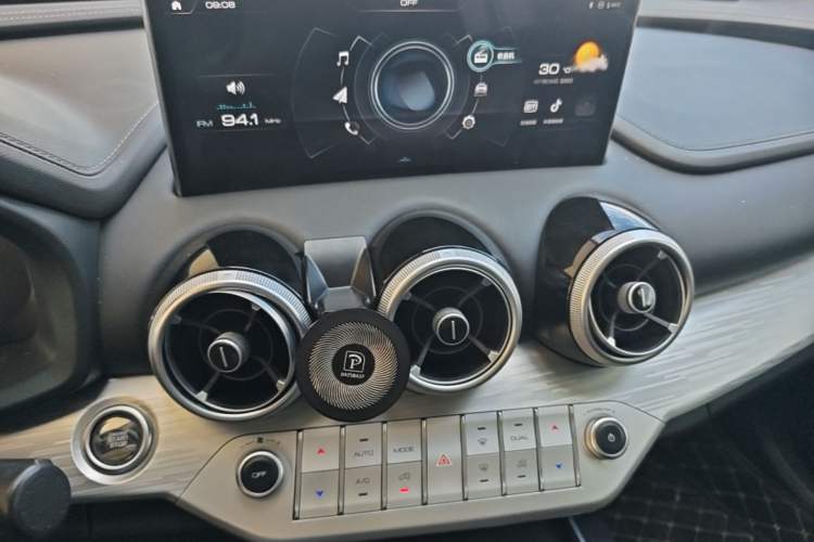 Used Wey VV7 New Energy 2020 PHEV 2.0T Flagship Model Audio And AC Panel