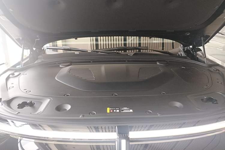 Used Wey WEI Brand V9X 2026 Model Extended-Length Executive Edition Engine Bay