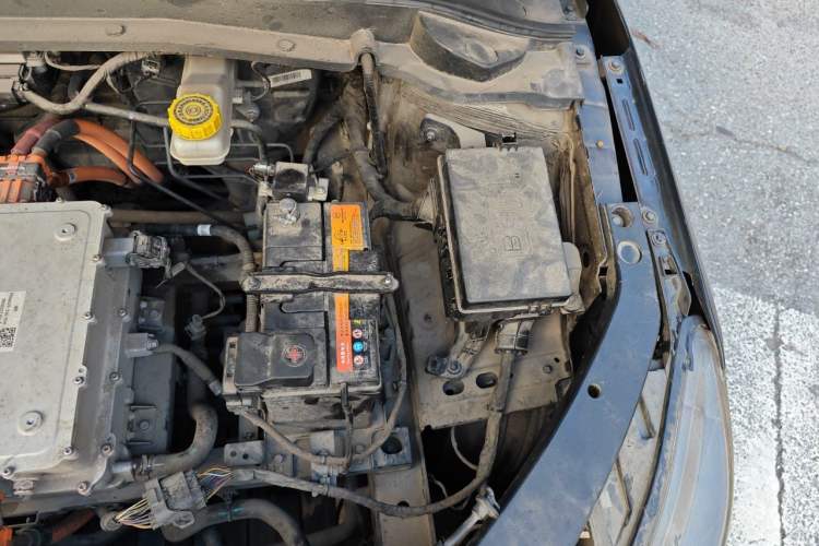 Used WM Motor E.5 2021 500 Ji Ke Xing Engine Bay Left