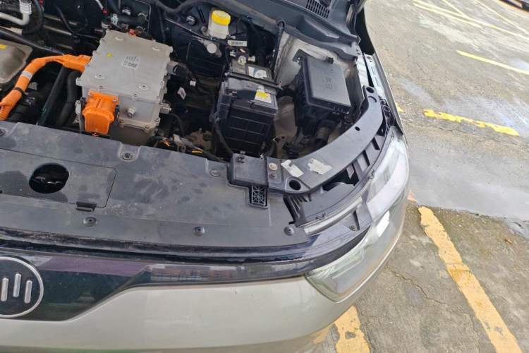 Used WM Motor E.5 2021 500 Smart Journey Engine Bay Left