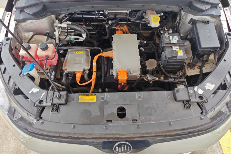 Used WM Motor E.5 2021 500 Smart Journey Engine Bay