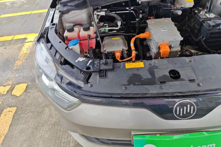 Used WM Motor E.5 2021 500 Smart Journey Engine Bay Right