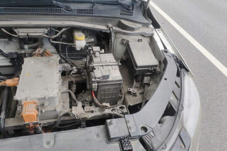 Used WM Motor E.5 2021 500 Ji Ke Xing Engine Bay Left