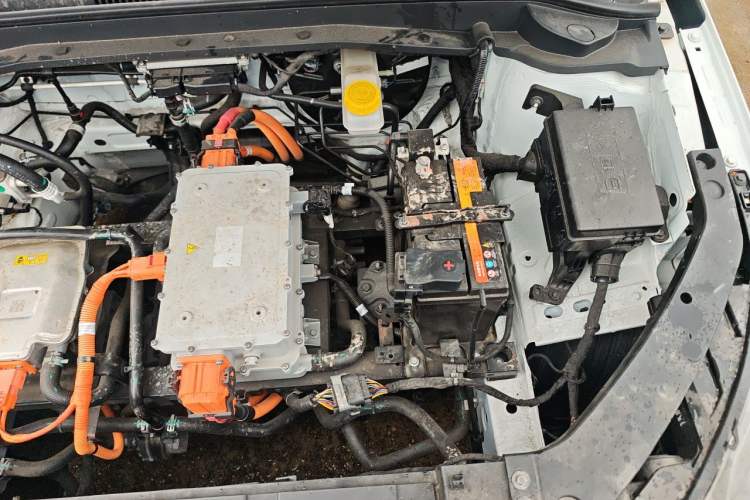 Used WM Motor E.5 2021 500 Ji Ke Xing Engine Bay Left