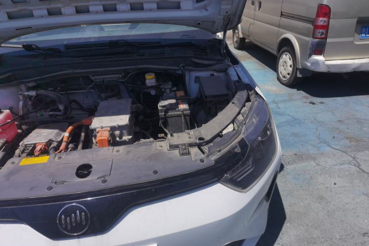 Used WM Motor E.5 2021 Revised Version 500 – Just Go Anywhere Engine Bay Left