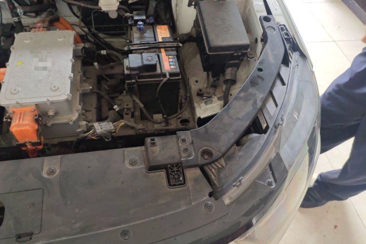 Used WM Motor E.5 2021 Revised Version 400 Ji Ke Xing Engine Bay Left
