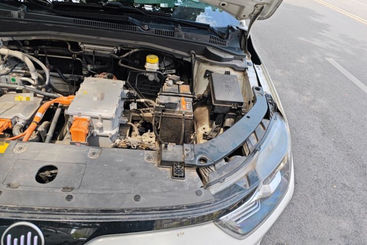 Used WM Motor E.5 2021 500 Smart Journey Engine Bay Left