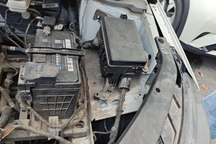 Used WM Motor E.5 2021 500 Ji Ke Xing Engine Bay Left