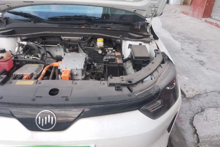 Used WM Motor E.5 2021 500 Ji Ke Xing Engine Bay Left
