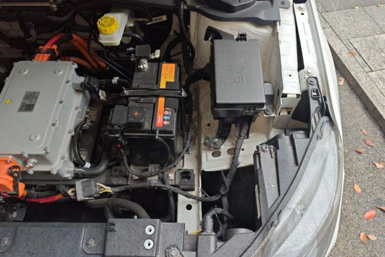 Used WM Motor E.5 2021 500 Ji Ke Xing Engine Bay Left